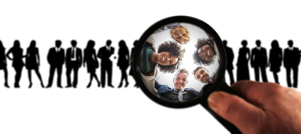 Comment les outils de prospection commerciale vous aident à accélérer la prospection ? 1 des outils de prospection commerciale pour trouver des prospects qui correspondent à votre profil client idéal
